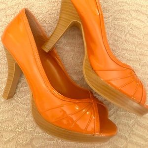 Qupid orange platform heels size 9